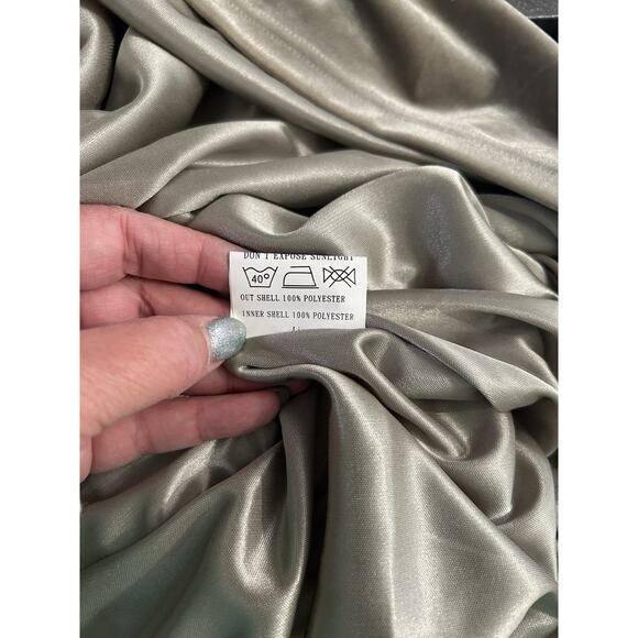 $229 NWT Revelry Dylan Velvet Bridesmaid Dress Silver Sage Maxi 46 in Size 10 - Picture 10 of 10